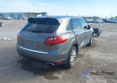 2012 Porsche Cayenne z USA, uszkodzony, nr VIN WP1AA2A28CLA10497